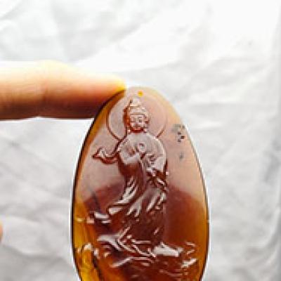 Mặt dây hổ phách