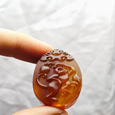 Mặt dây hổ phách